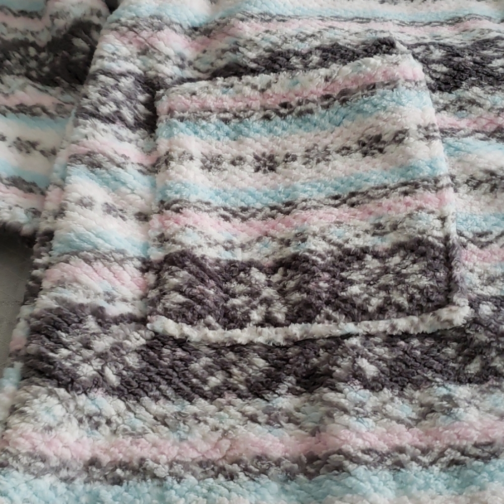 Laura Ashley Printed Fluffy ROBE Soft Warm NEW NWT - Picture 8 of 8